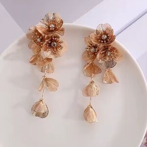 Zara Kate Middleton cascading floral earrings